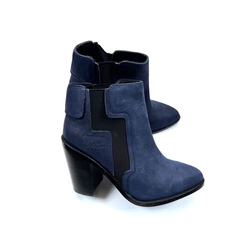 L.A.M.B. Ankle Boots Women 5.5 NWOB Embossed Textured Leather Block Heel Pull-on